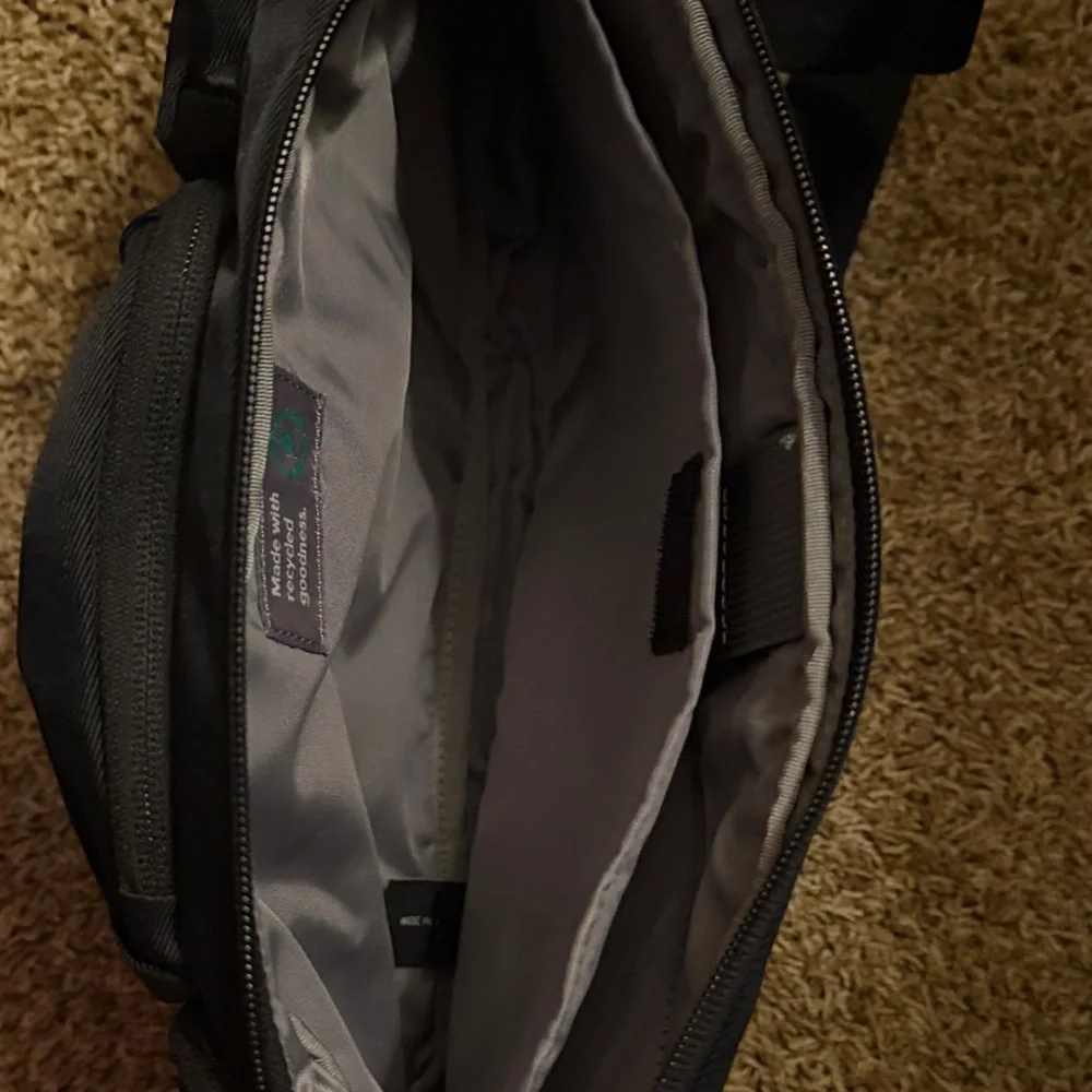 Timbuk2 Black Vapor Sling Crossbody Bag - Picture 3 of 8